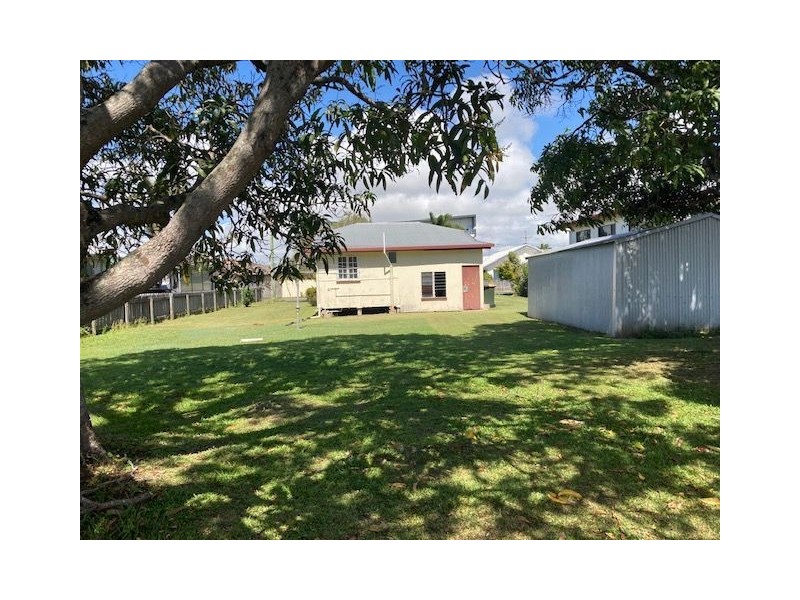 8 Mary Street, West Mackay QLD 4740