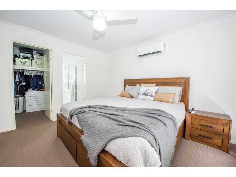 6 Hinkler Court, Rural View QLD 4740