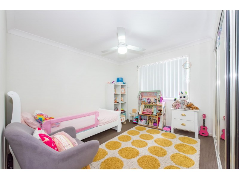 6 Hinkler Court, Rural View QLD 4740