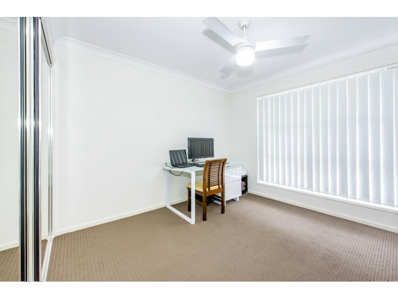6 Hinkler Court, Rural View QLD 4740
