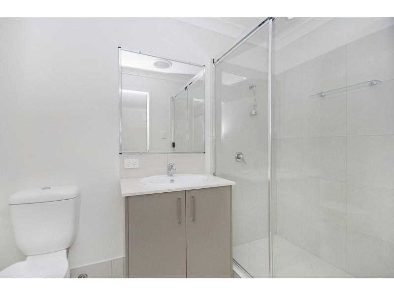 2/2 Hinkler Court, Rural View QLD 4740