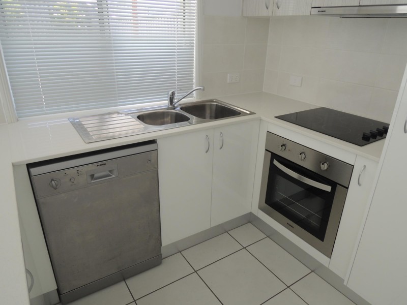 28 Newport Parade, Blacks Beach QLD 4740