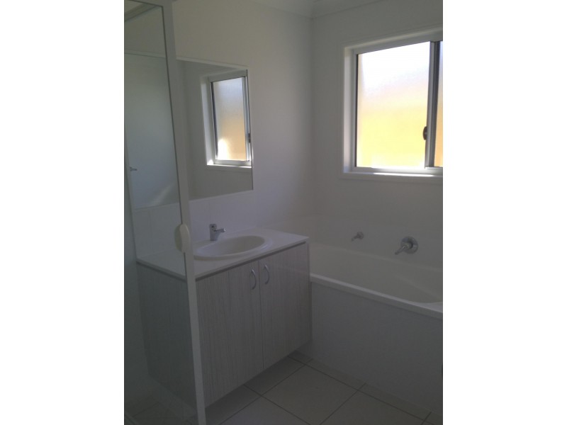 28 Newport Parade, Blacks Beach QLD 4740