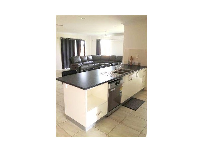 9 Salisbury Place,, Ooralea QLD 4740