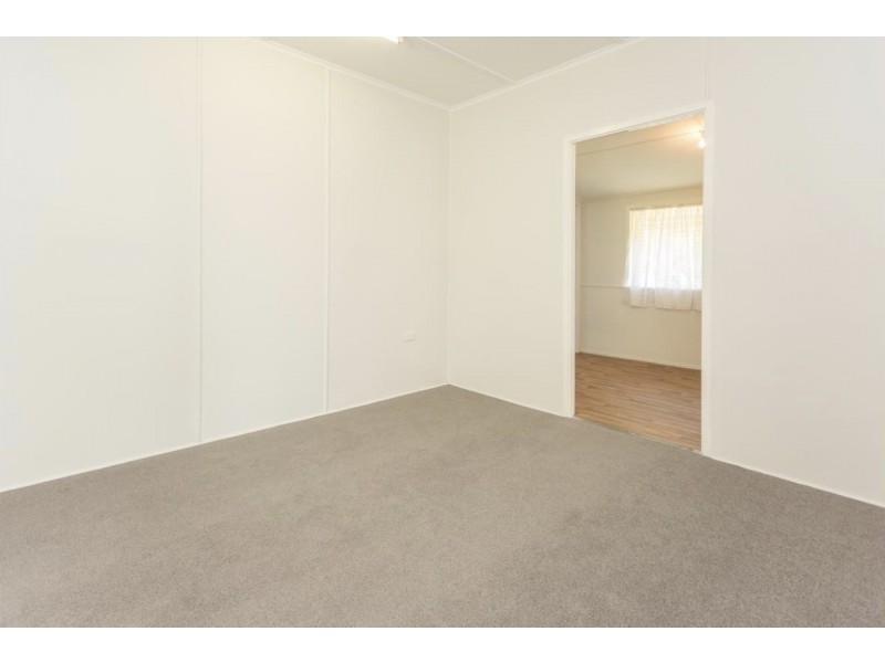 18 Atherton Street, Sarina QLD 4737