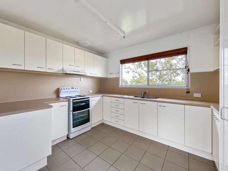 37 Bradman Street, Moranbah QLD 4744