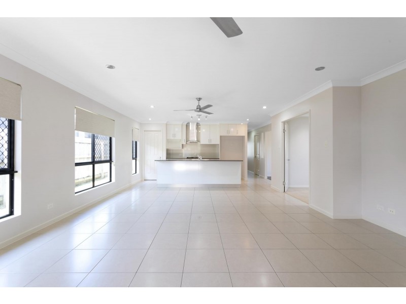 25 Phoenix Crescent, Rural View QLD 4740