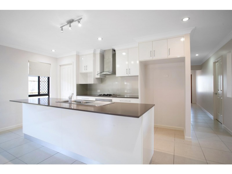 25 Phoenix Crescent, Rural View QLD 4740