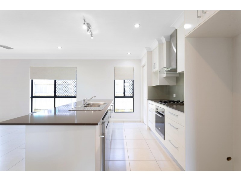 25 Phoenix Crescent, Rural View QLD 4740