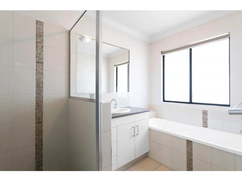 25 Phoenix Crescent, Rural View QLD 4740