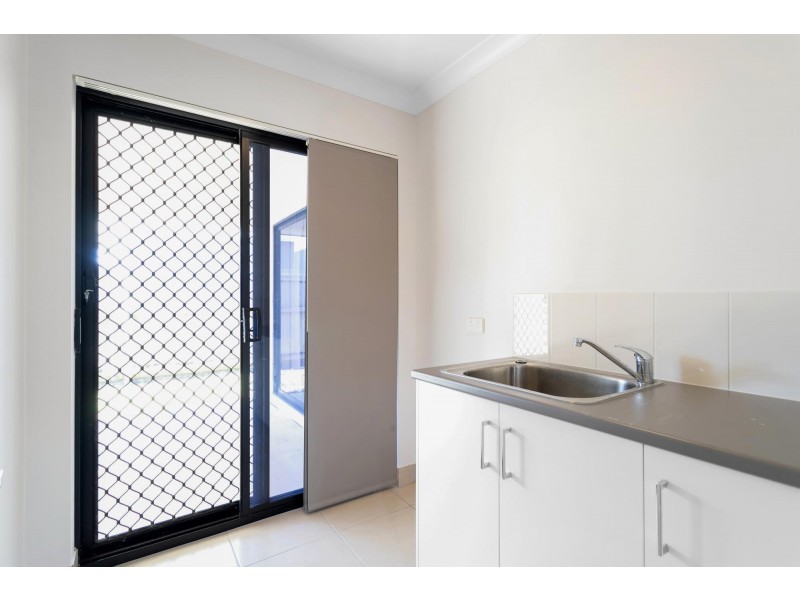 25 Phoenix Crescent, Rural View QLD 4740