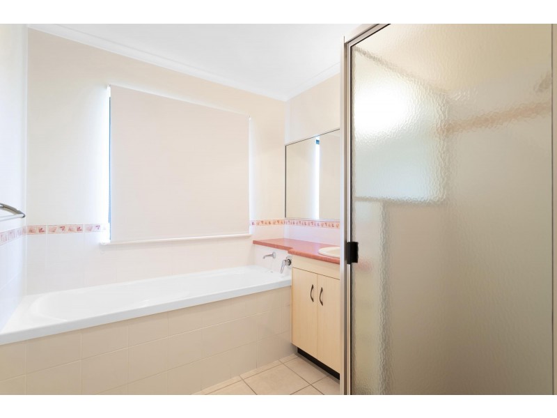 4 Tribute Court, Glenella QLD 4740