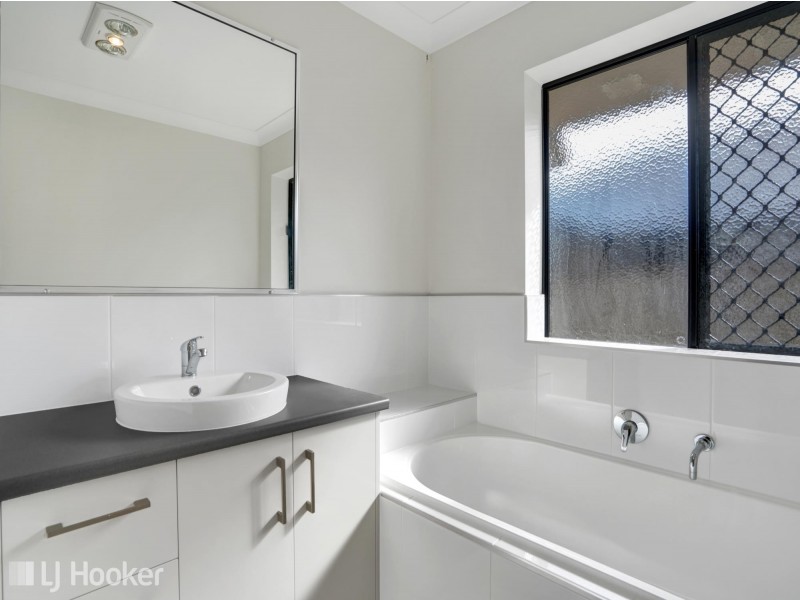 1-2/14 Bilgola Place, Blacks Beach QLD 4740