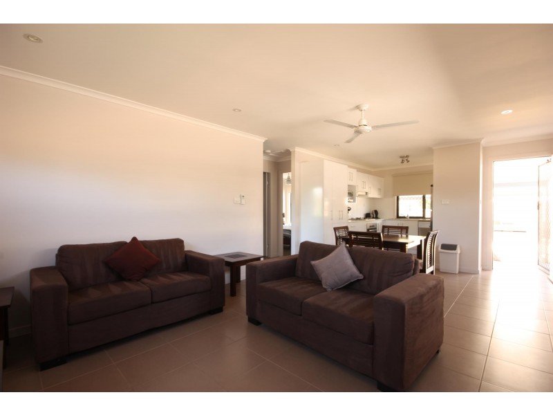1/5 Atkinson St, Middlemount QLD 4746