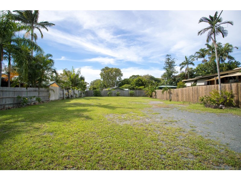 2 Swan Street, Slade Point QLD 4740