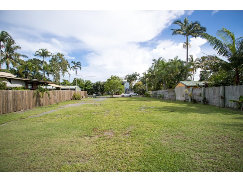 2 Swan Street, Slade Point QLD 4740