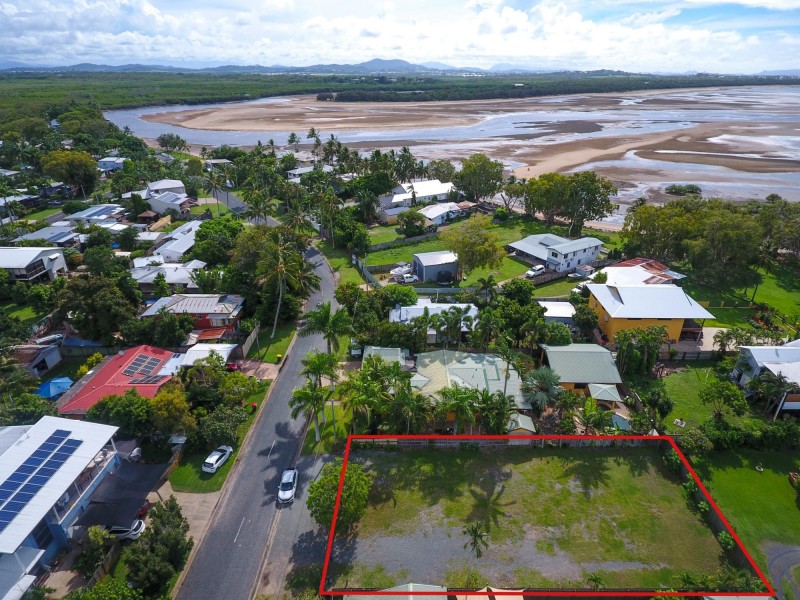 2 Swan Street, Slade Point QLD 4740