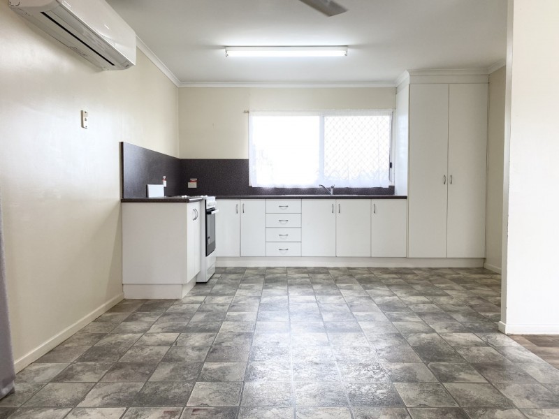 27 Cemetery Road, Sarina QLD 4737