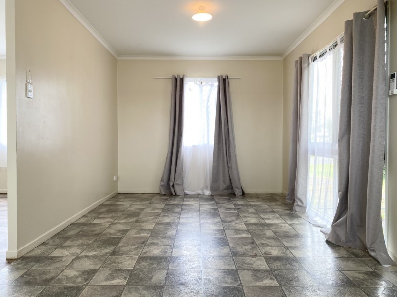 27 Cemetery Road, Sarina QLD 4737