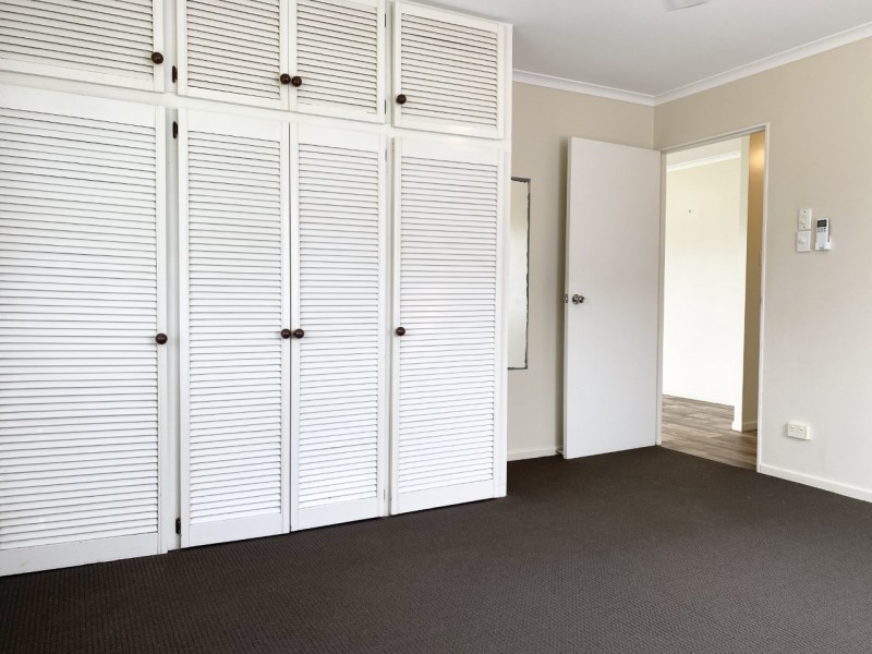 27 Cemetery Road, Sarina QLD 4737