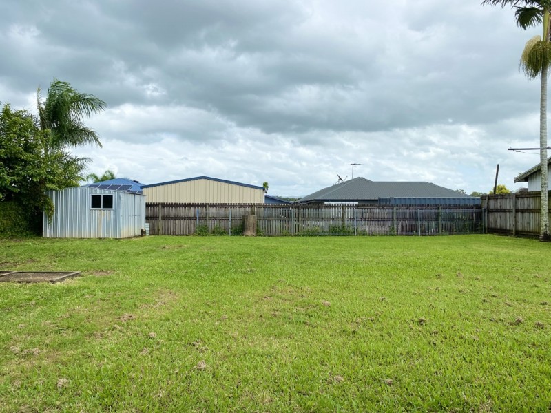 27 Cemetery Road, Sarina QLD 4737
