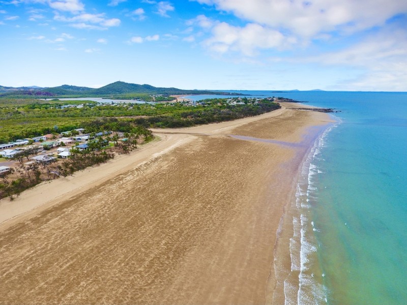 27 Cemetery Road, Sarina QLD 4737