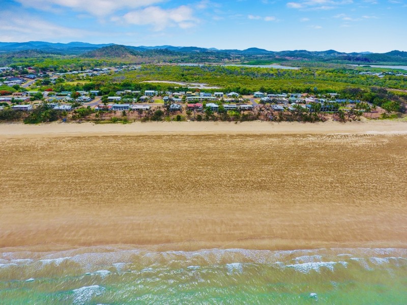 27 Cemetery Road, Sarina QLD 4737