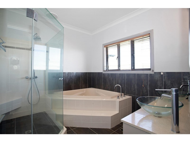 4 Ian Wood Drive, Dolphin Heads QLD 4740