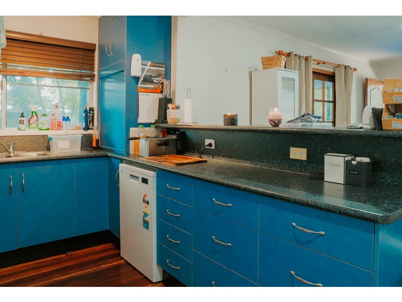 2 Cook Court, Moranbah QLD 4744