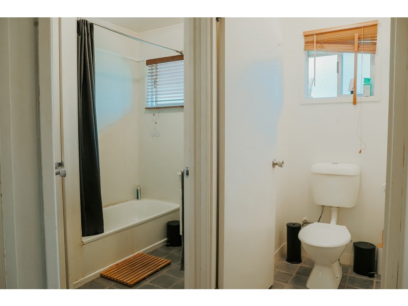 2 Cook Court, Moranbah QLD 4744