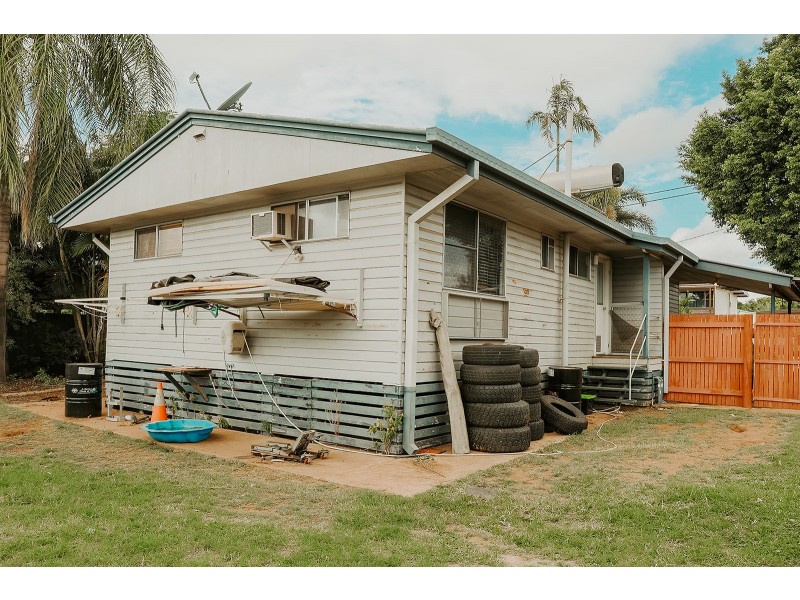 2 Cook Court, Moranbah QLD 4744