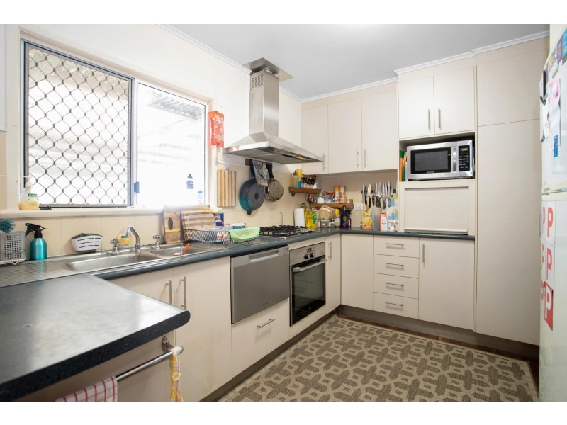 4 Hill End Road, Glenella QLD 4740