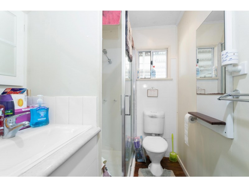 4 Hill End Road, Glenella QLD 4740