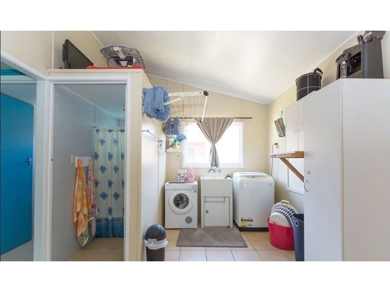 4 Hill End Road, Glenella QLD 4740