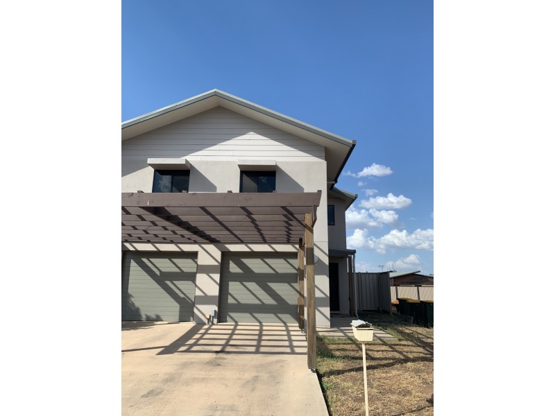 4/11 MacPherson Street, Moranbah QLD 4744