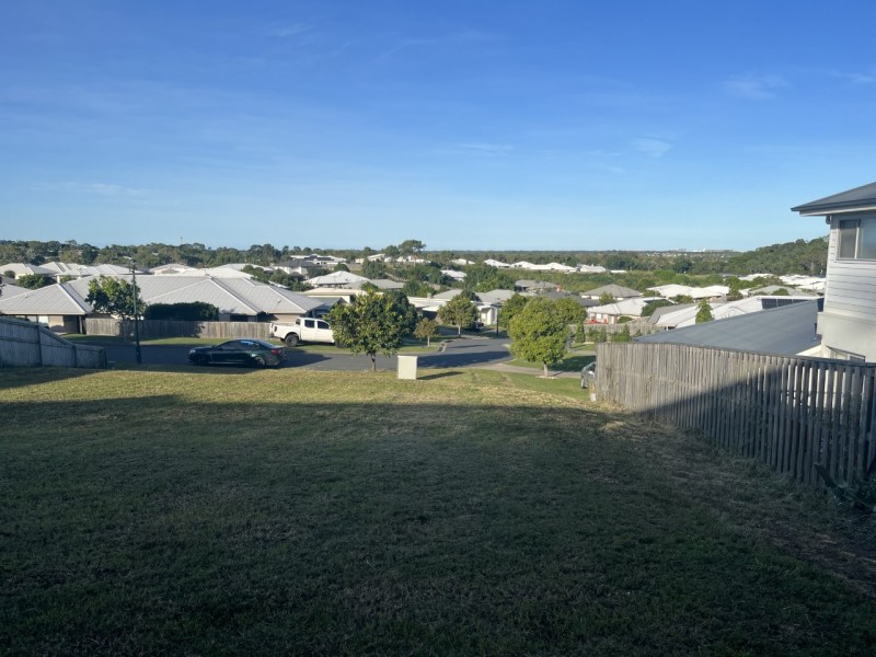 11 Bonney Street, Rural View QLD 4740