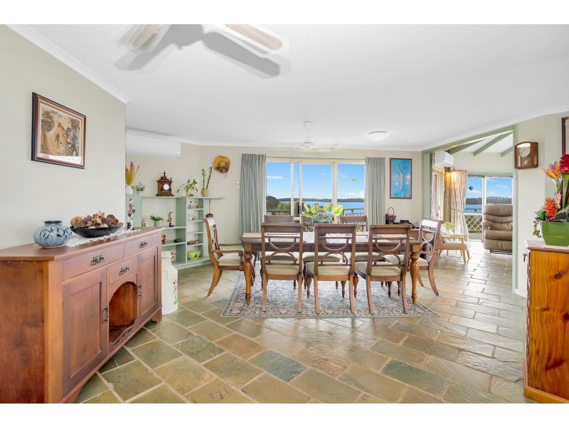 18 Ferries Terrace, Sarina Beach QLD 4737