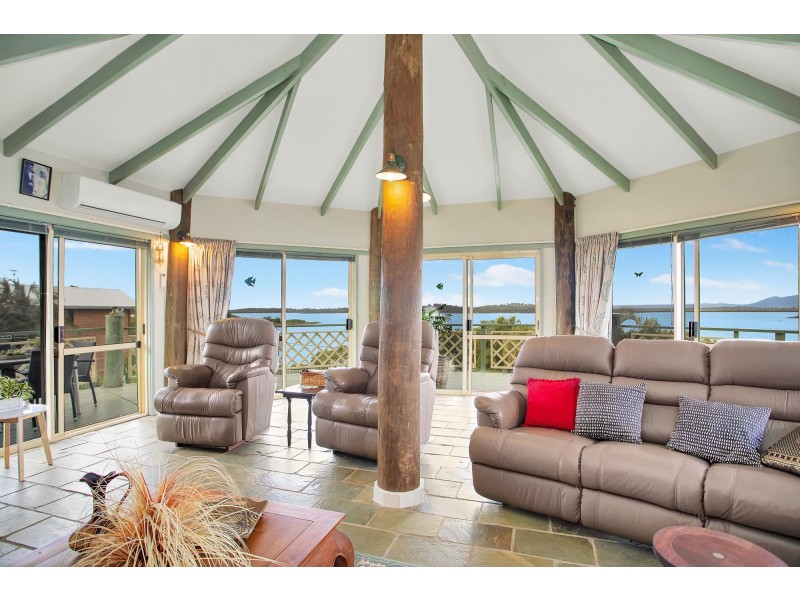 18 Ferries Terrace, Sarina Beach QLD 4737