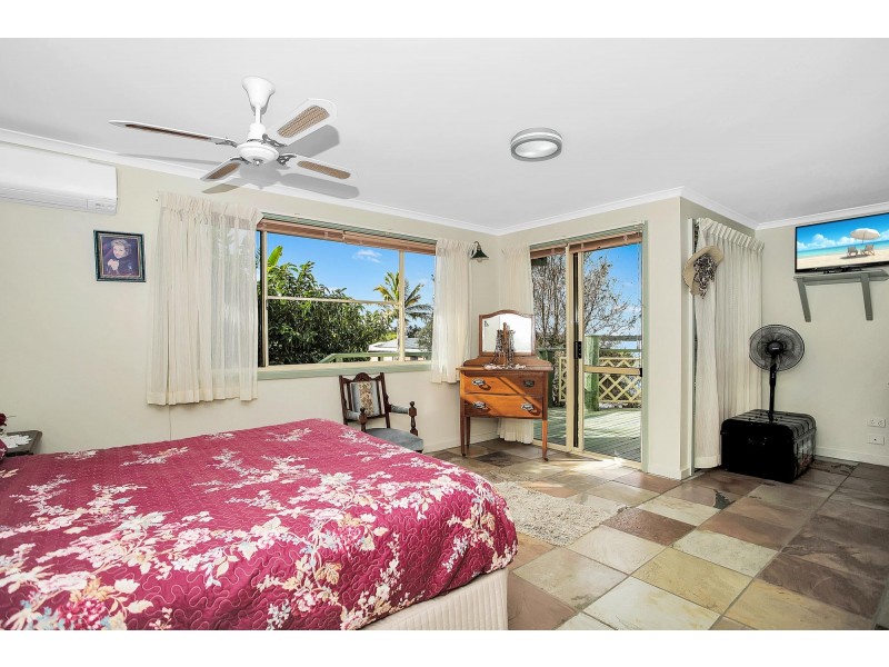 18 Ferries Terrace, Sarina Beach QLD 4737