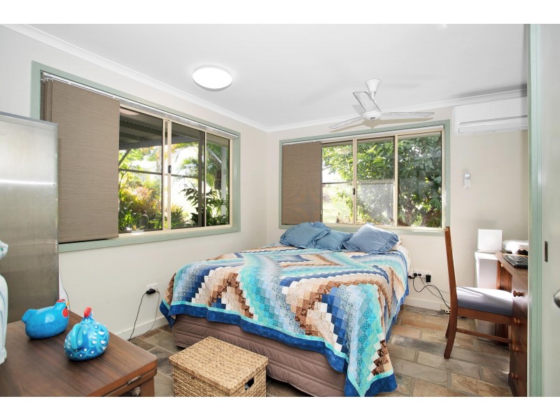 18 Ferries Terrace, Sarina Beach QLD 4737