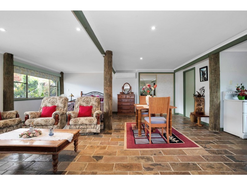 18 Ferries Terrace, Sarina Beach QLD 4737