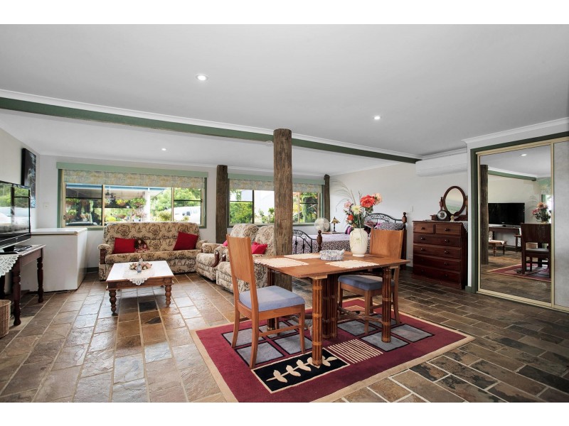 18 Ferries Terrace, Sarina Beach QLD 4737