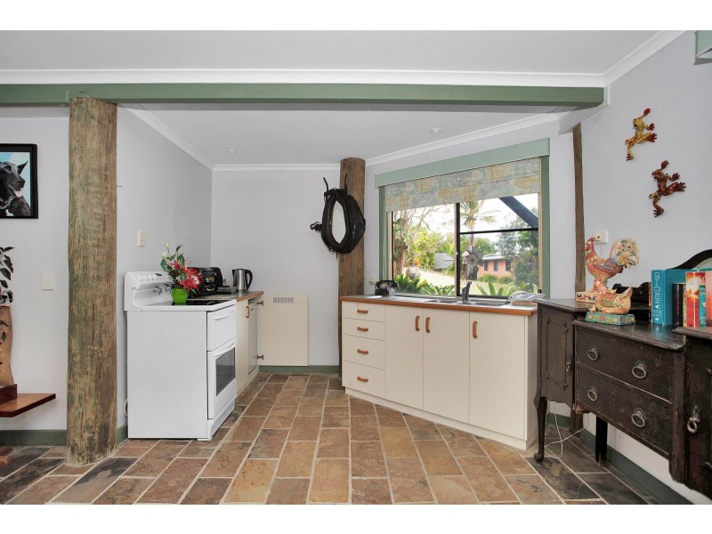 18 Ferries Terrace, Sarina Beach QLD 4737