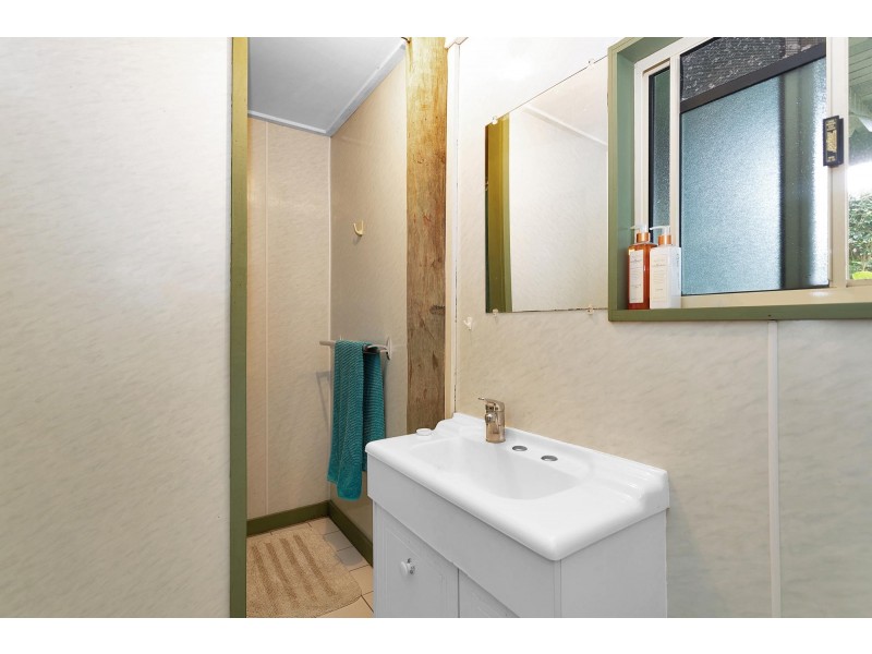 18 Ferries Terrace, Sarina Beach QLD 4737