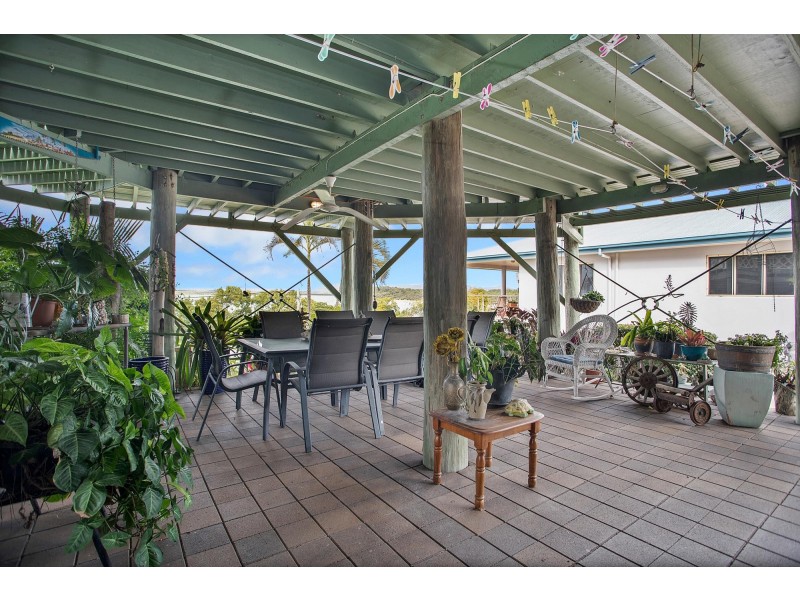 18 Ferries Terrace, Sarina Beach QLD 4737