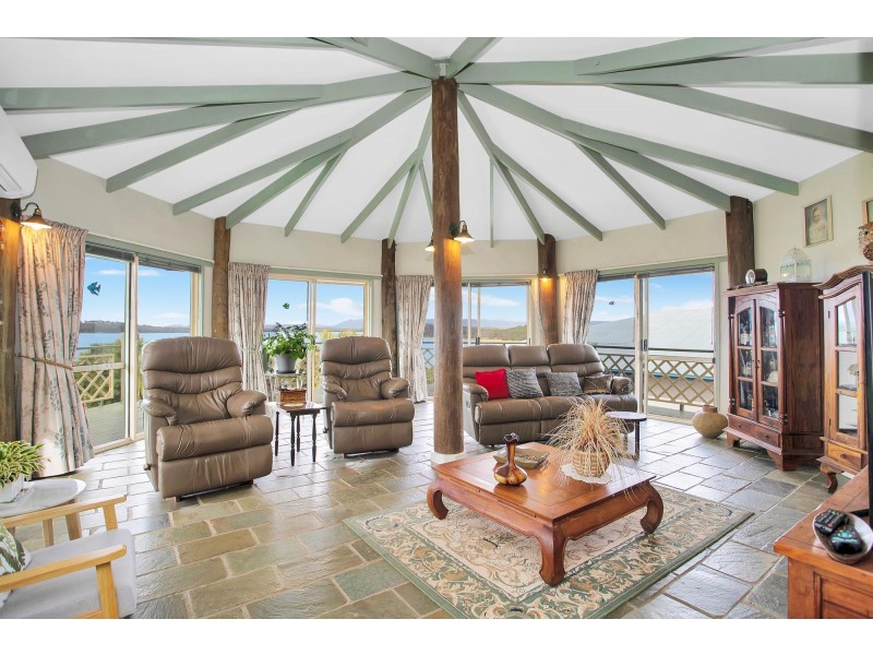 18 Ferries Terrace, Sarina Beach QLD 4737