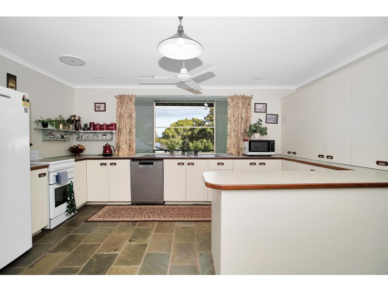 18 Ferries Terrace, Sarina Beach QLD 4737