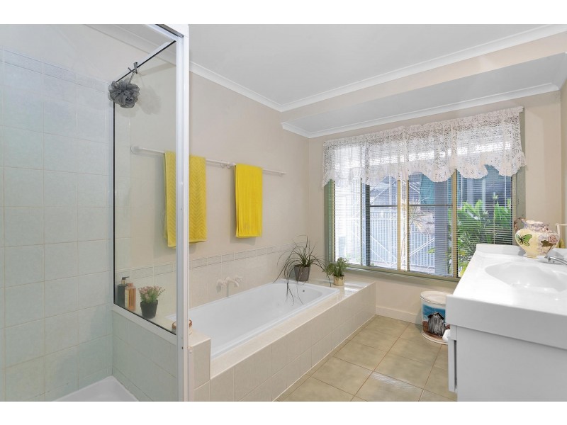 18 Ferries Terrace, Sarina Beach QLD 4737