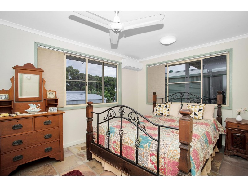 18 Ferries Terrace, Sarina Beach QLD 4737