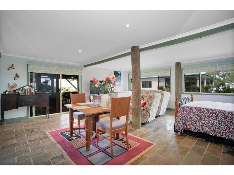 18 Ferries Terrace, Sarina Beach QLD 4737